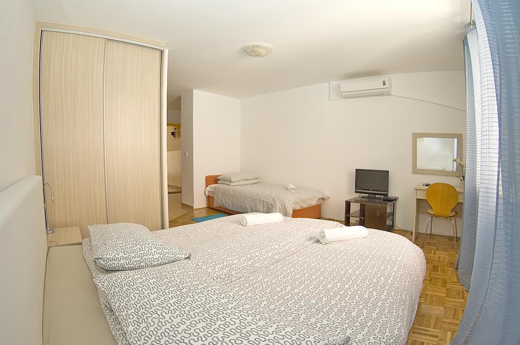 Apartment Tomato 1